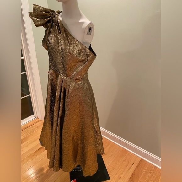 Mac Duggal Asymmetric Metallic Tea-Length Dress. Size 0 and 12 - Picture 11 of 13